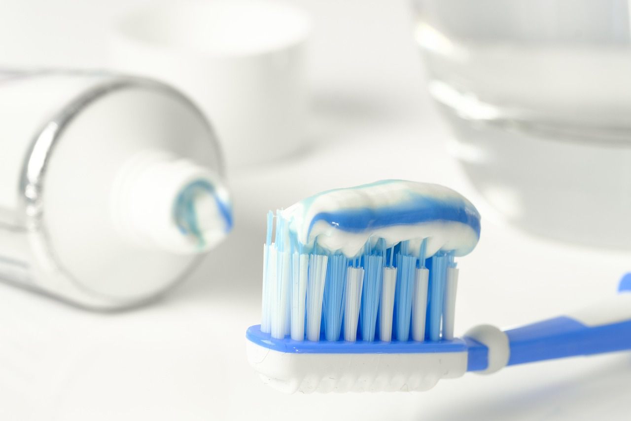 Fluorid im Faktencheck: Nutzen für Zähne und mögliche Risiken mit Alternativen wie Hydroxylapatit